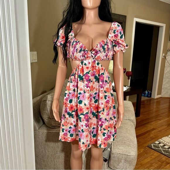 NWT floral vaca open side open back dress - Picture 3 of 12